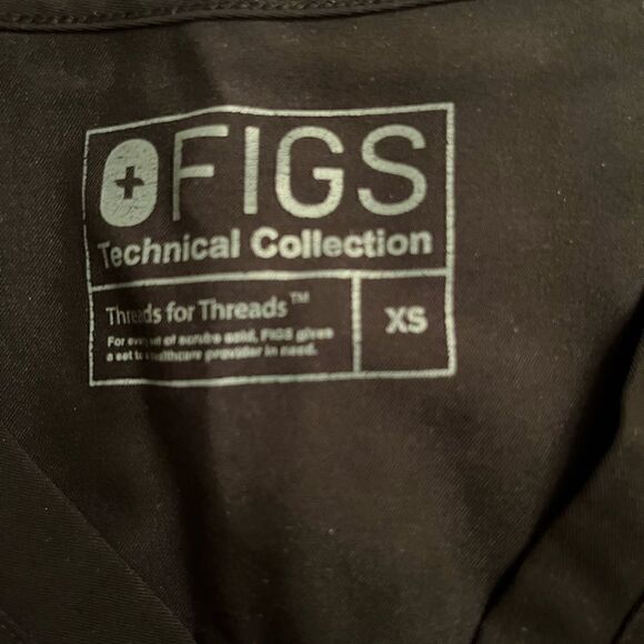 FIGS Technical collection scrub top - Picture 3 of 6